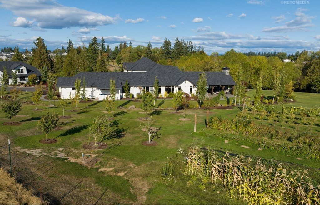 Luxurious Ridgefield, Washington Residence: A Masterpiece of Comfort and Functionality at $5,299,999