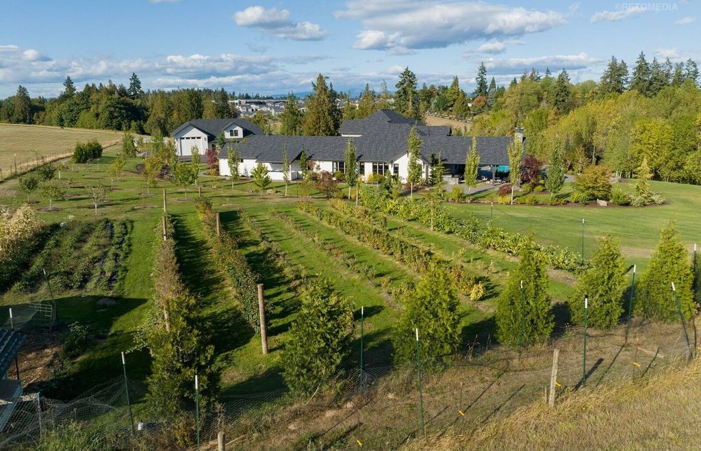 Luxurious Ridgefield, Washington Residence: A Masterpiece of Comfort and Functionality at $5,299,999