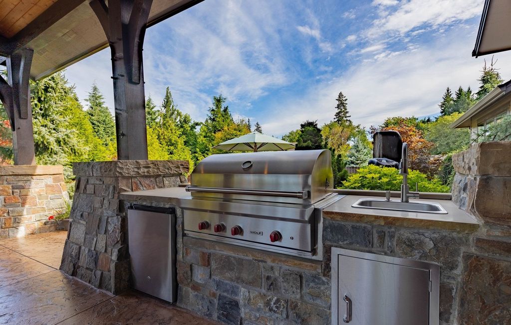 Luxury at Its Finest: $2.35 Million Ridgefield, Washington Home Exudes Elegance in Every Detail