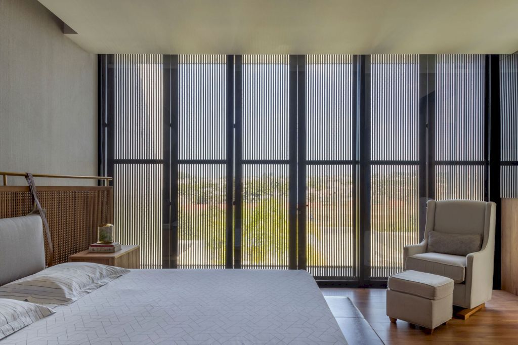 Pleated House, An Expression of Architectural Creativity by Leo Romano