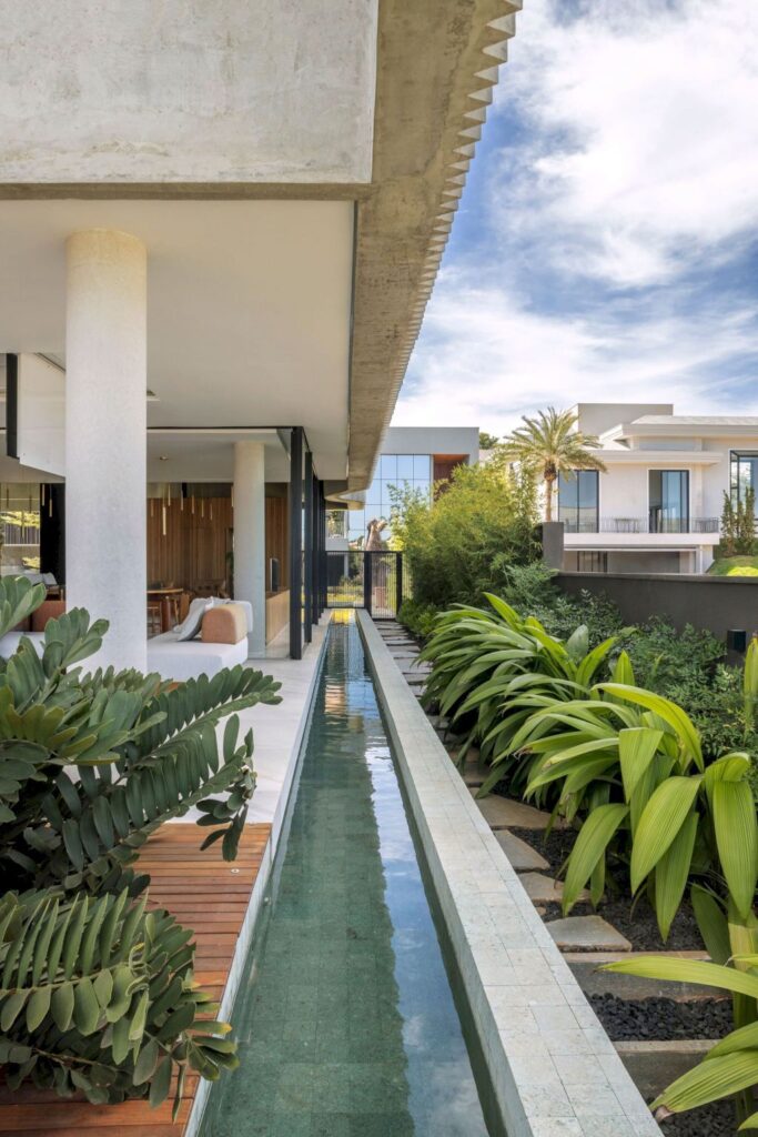Pleated House An Expression of Architectural Creativity by Leo Romano 24