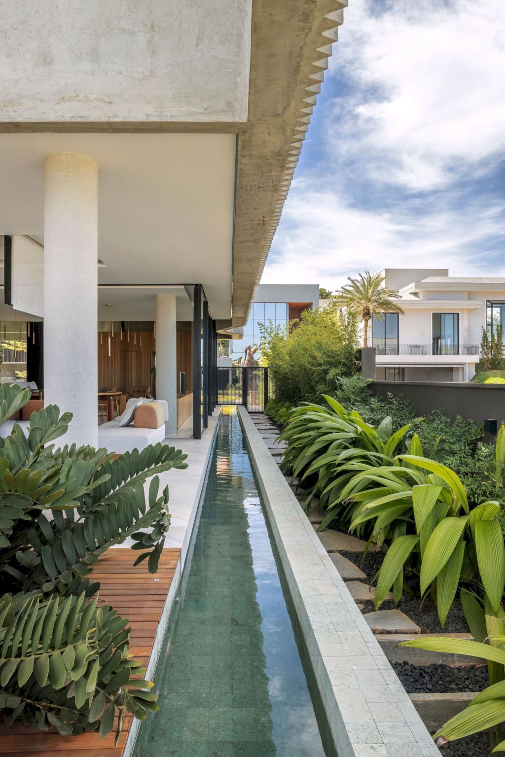 Pleated House, An Expression of Architectural Creativity by Leo Romano