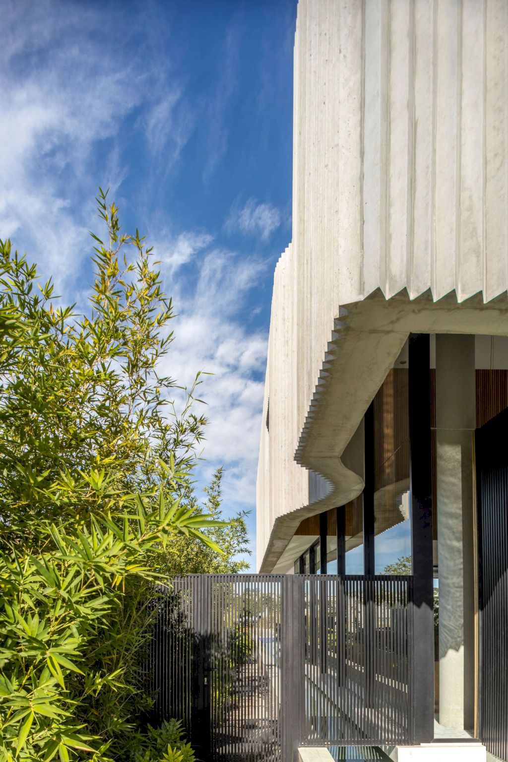 Pleated House, An Expression of Architectural Creativity by Leo Romano