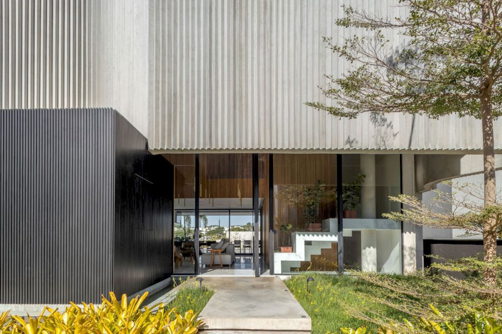 Pleated House, An Expression of Architectural Creativity by Leo Romano