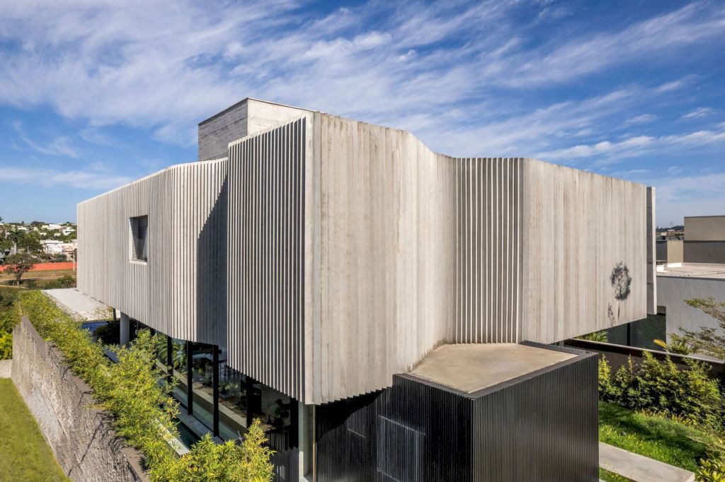 Pleated House, An Expression of Architectural Creativity by Leo Romano