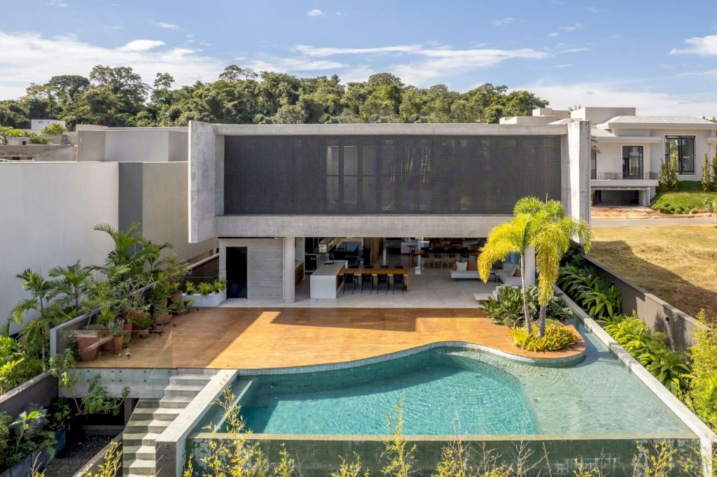 Pleated House, An Expression of Architectural Creativity by Leo Romano