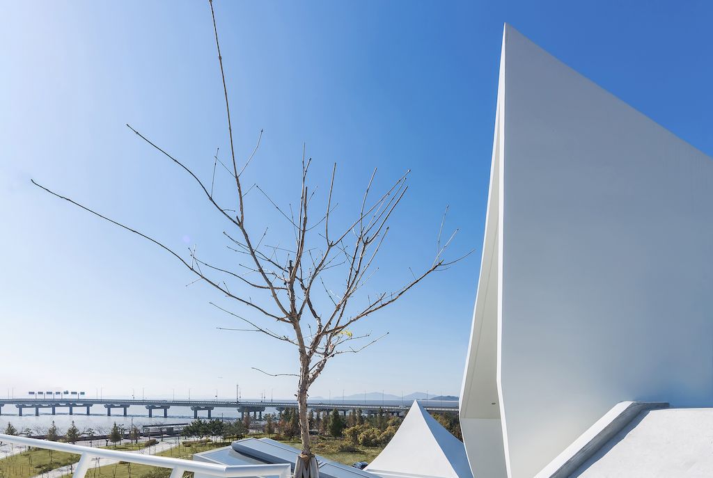 Sailing House Offers Sweeping Vistas of the Sea by IROJE KHM Architects