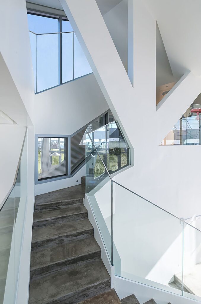 Sailing House Offers Sweeping Vistas of the Sea by IROJE KHM Architects 18