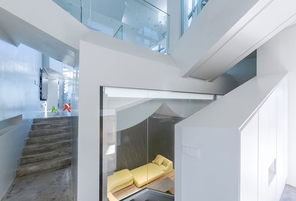 Sailing House Offers Sweeping Vistas of the Sea by IROJE KHM Architects