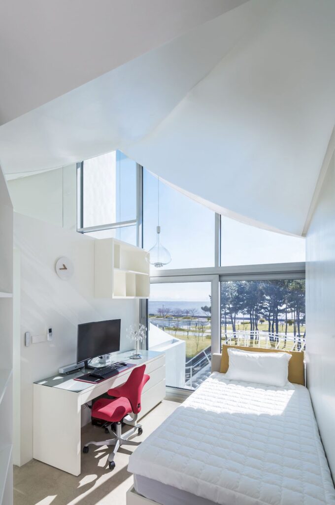 Sailing House Offers Sweeping Vistas of the Sea by IROJE KHM Architects 24