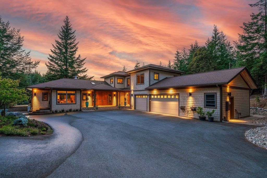 Serenity and Outdoor Entertainment: Stunning Bandon, Oregon Home for $2.1 Million