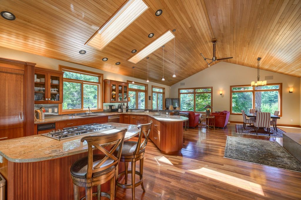 Serenity and Outdoor Entertainment: Stunning Bandon, Oregon Home for $2.1 Million