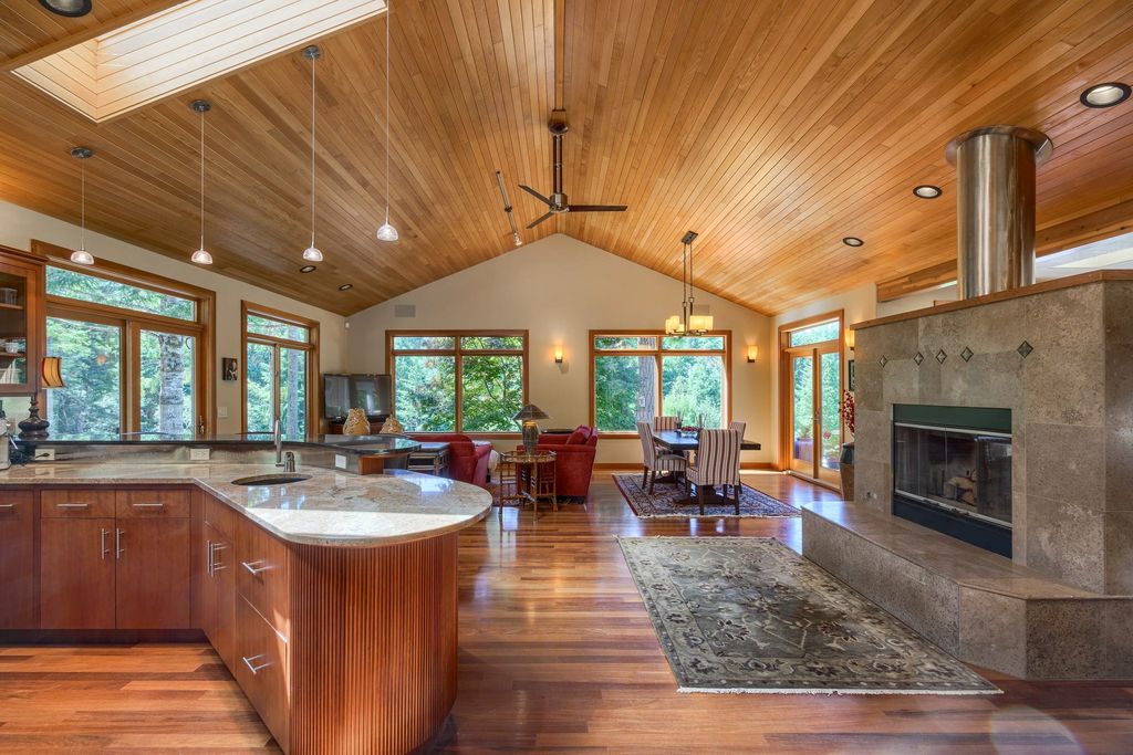 Serenity and Outdoor Entertainment: Stunning Bandon, Oregon Home for $2.1 Million