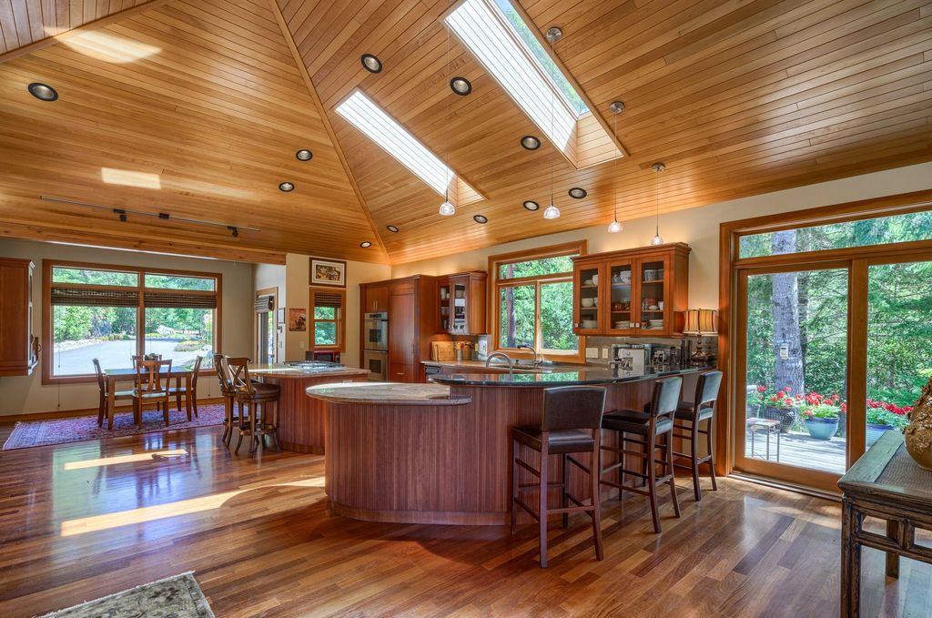 Serenity and Outdoor Entertainment: Stunning Bandon, Oregon Home for $2.1 Million