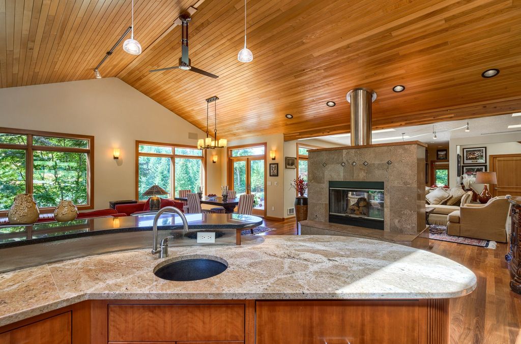 Serenity and Outdoor Entertainment: Stunning Bandon, Oregon Home for $2.1 Million