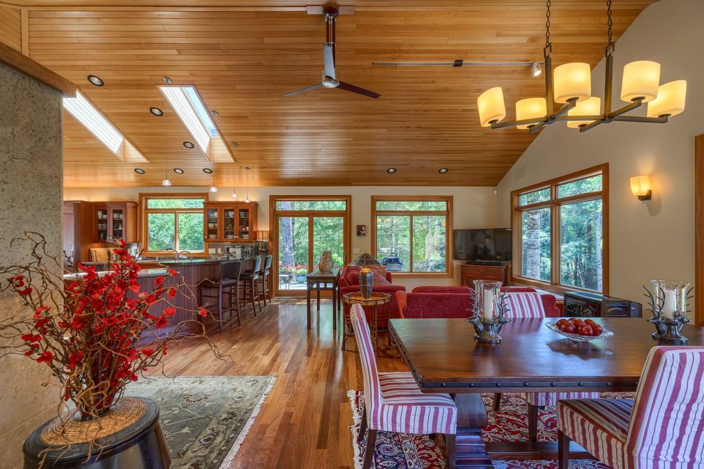 Serenity and Outdoor Entertainment: Stunning Bandon, Oregon Home for $2.1 Million