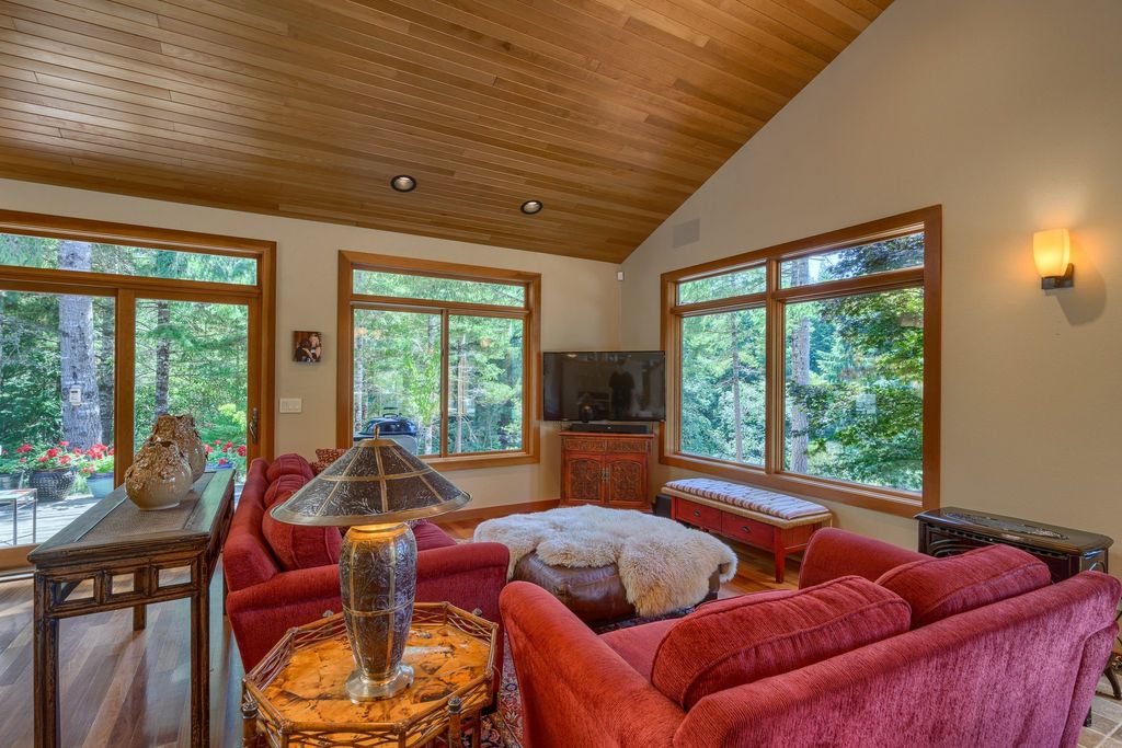 Serenity and Outdoor Entertainment: Stunning Bandon, Oregon Home for $2.1 Million