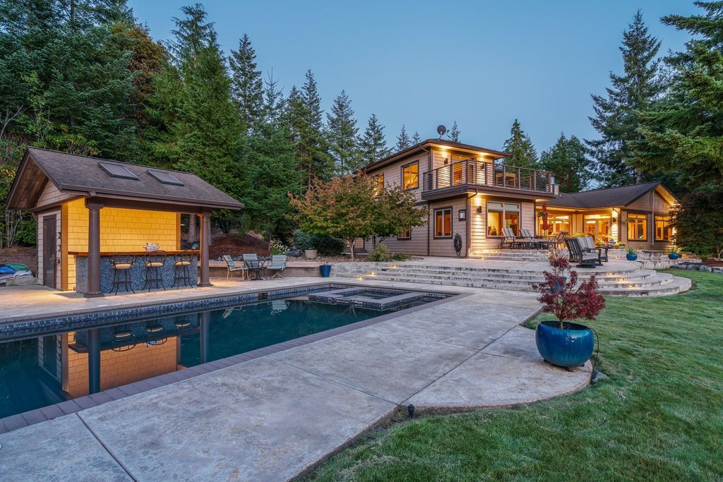 Serenity and Outdoor Entertainment: Stunning Bandon, Oregon Home for $2.1 Million