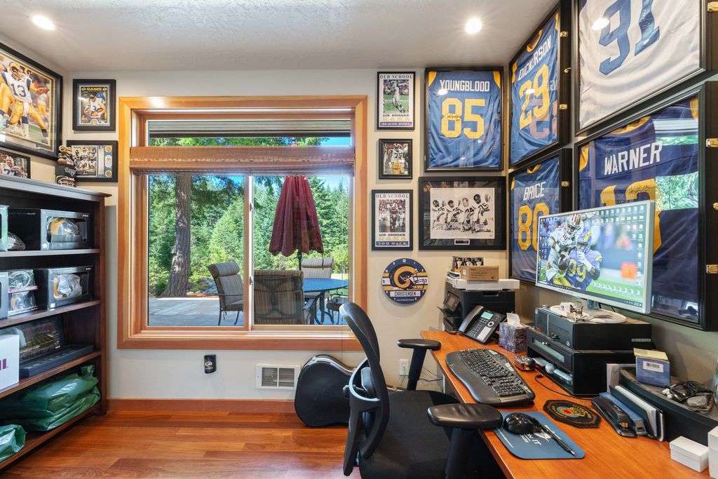 Serenity and Outdoor Entertainment: Stunning Bandon, Oregon Home for $2.1 Million