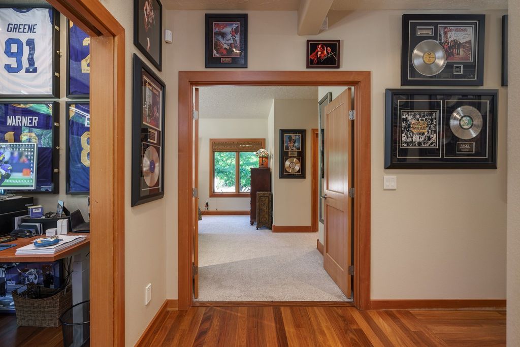 Serenity and Outdoor Entertainment: Stunning Bandon, Oregon Home for $2.1 Million