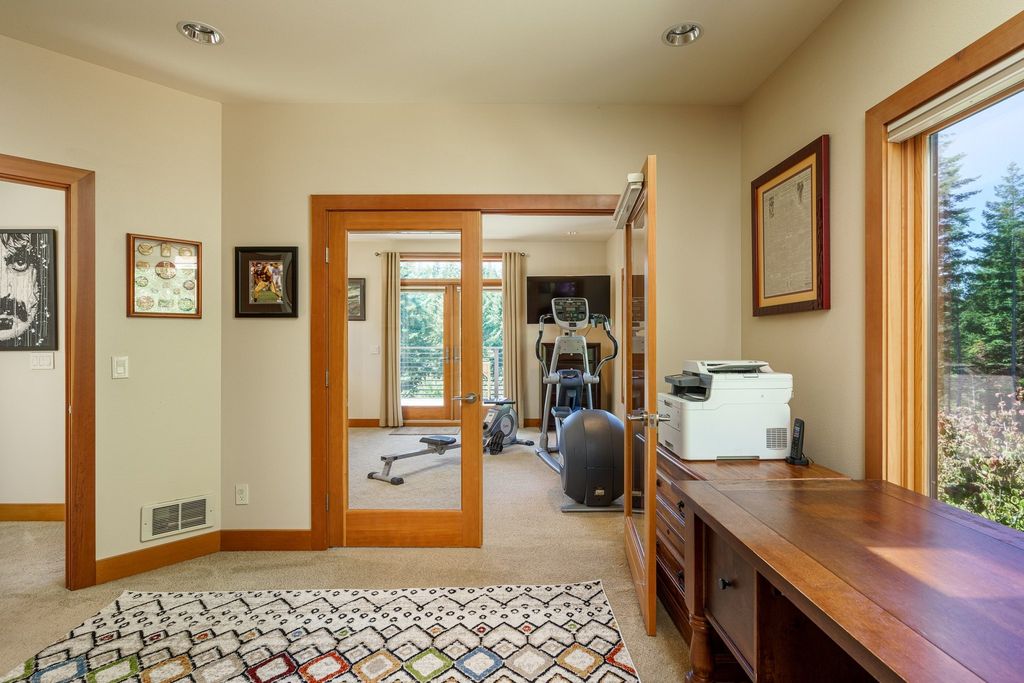Serenity and Outdoor Entertainment: Stunning Bandon, Oregon Home for $2.1 Million