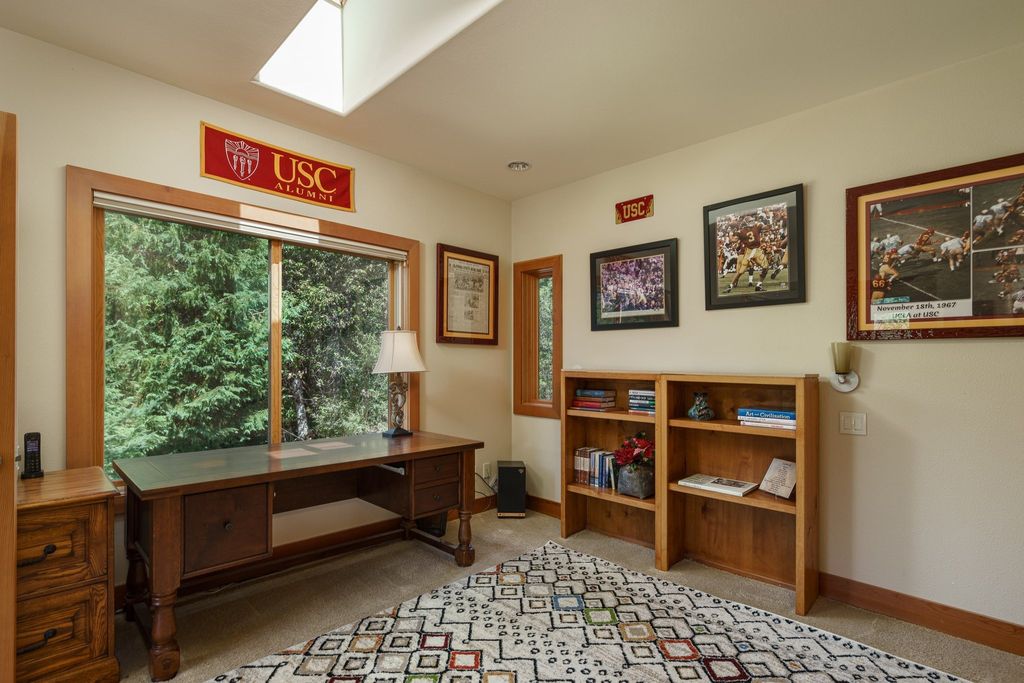 Serenity and Outdoor Entertainment: Stunning Bandon, Oregon Home for $2.1 Million