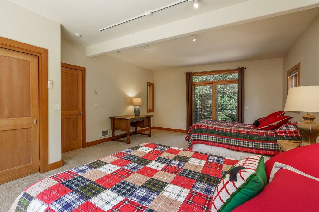 Serenity and Outdoor Entertainment: Stunning Bandon, Oregon Home for $2.1 Million