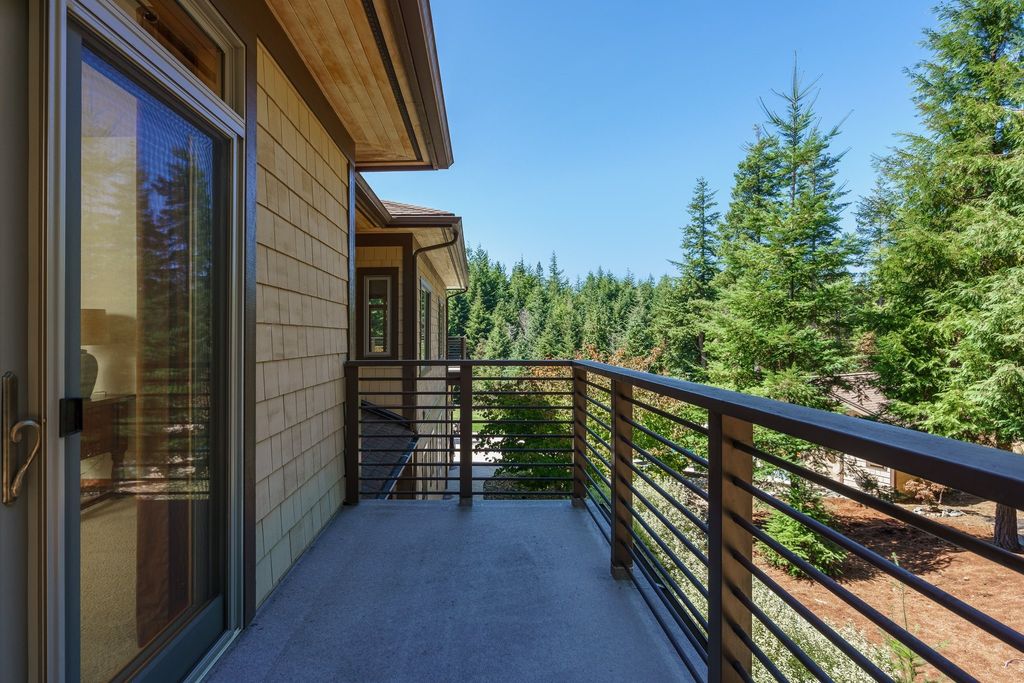 Serenity and Outdoor Entertainment: Stunning Bandon, Oregon Home for $2.1 Million