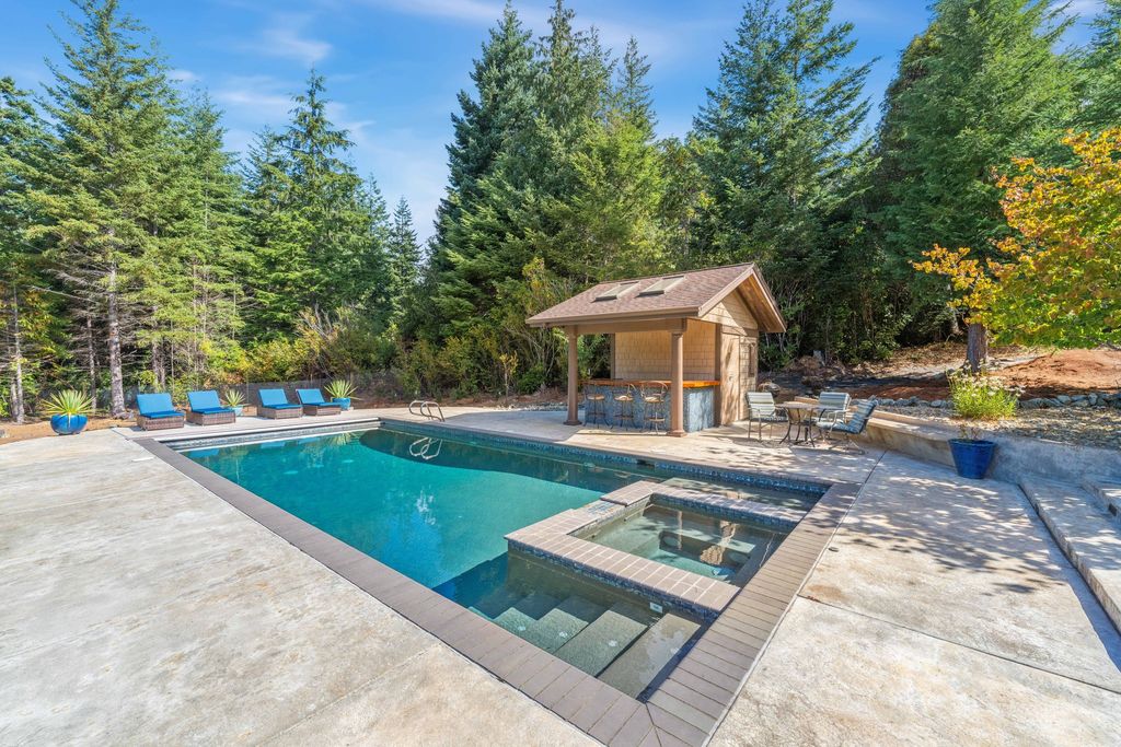 Serenity and Outdoor Entertainment: Stunning Bandon, Oregon Home for $2.1 Million
