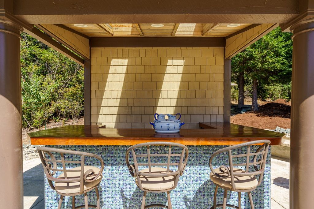 Serenity and Outdoor Entertainment: Stunning Bandon, Oregon Home for $2.1 Million