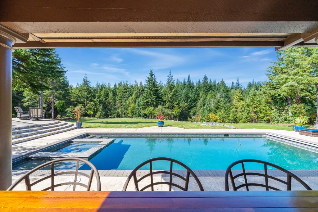 Serenity and Outdoor Entertainment: Stunning Bandon, Oregon Home for $2.1 Million