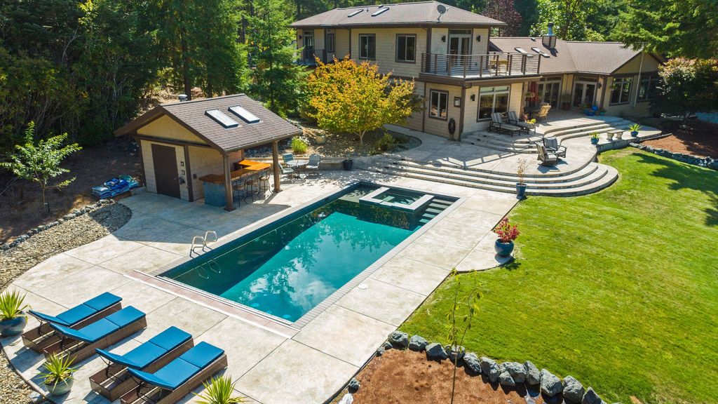 Serenity and Outdoor Entertainment: Stunning Bandon, Oregon Home for $2.1 Million