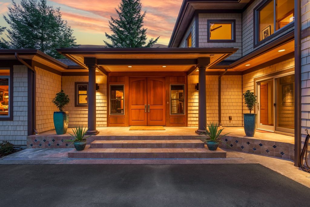 Serenity and Outdoor Entertainment: Stunning Bandon, Oregon Home for $2.1 Million
