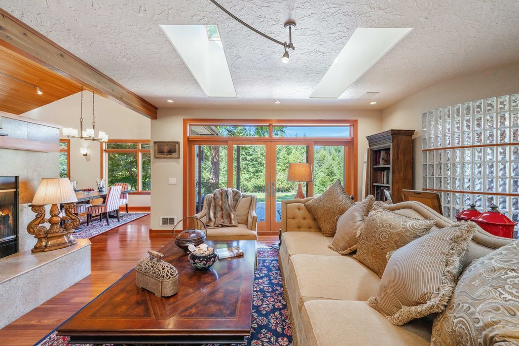 Serenity and Outdoor Entertainment: Stunning Bandon, Oregon Home for $2.1 Million
