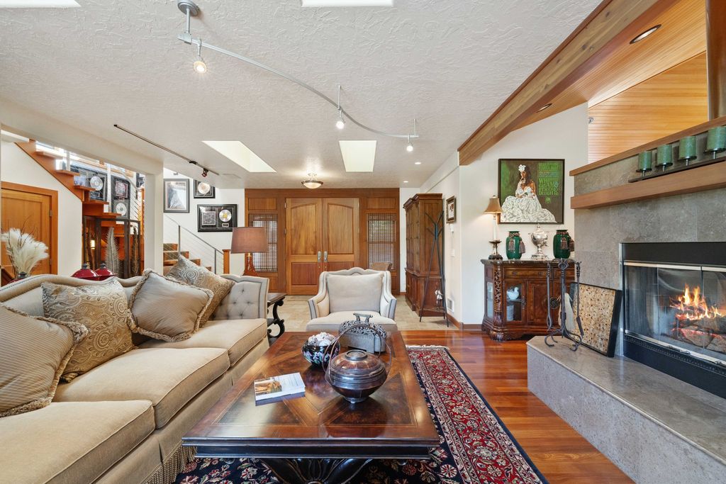 Serenity and Outdoor Entertainment: Stunning Bandon, Oregon Home for $2.1 Million