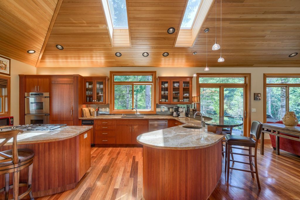 Serenity and Outdoor Entertainment: Stunning Bandon, Oregon Home for $2.1 Million