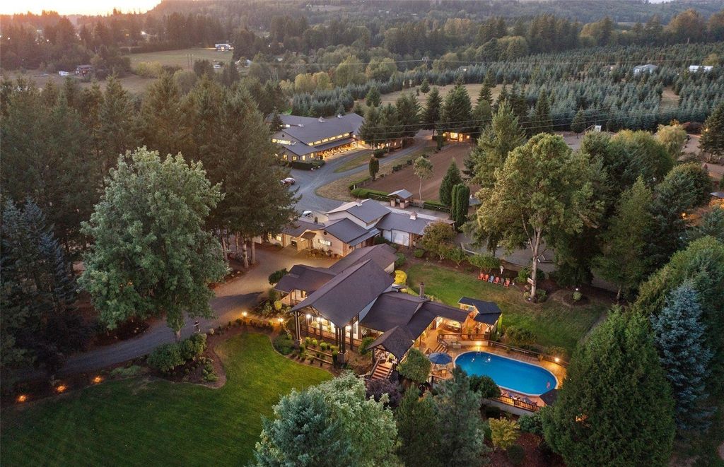 Silver Creek's $2.9 Million Gem: Where Luxury Living Meets Equestrian Excellence and Outdoor Entertainment