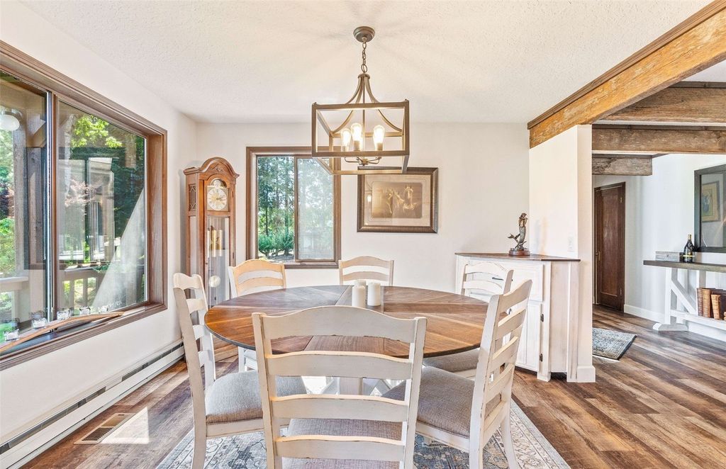 Silver Creek's $2.9 Million Gem: Where Luxury Living Meets Equestrian Excellence and Outdoor Entertainment