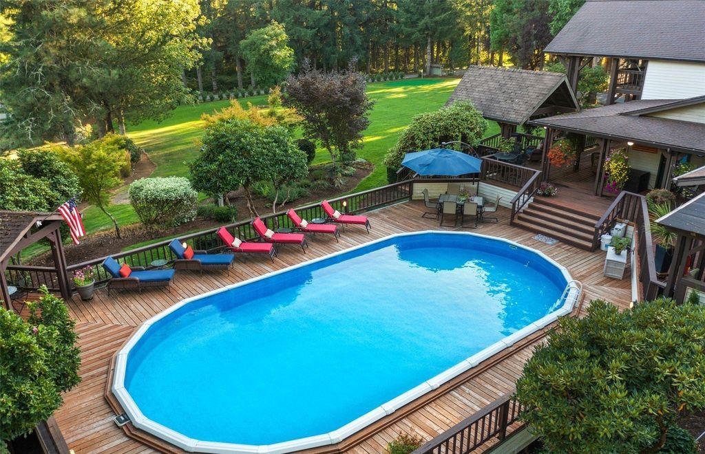 Silver Creek's $2.9 Million Gem: Where Luxury Living Meets Equestrian Excellence and Outdoor Entertainment