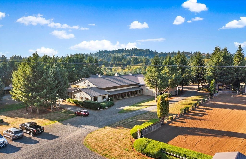 Silver Creek's $2.9 Million Gem: Where Luxury Living Meets Equestrian Excellence and Outdoor Entertainment