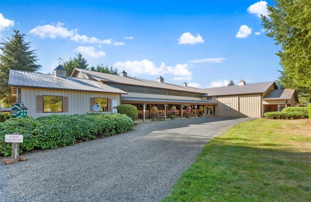 Silver Creek's $2.9 Million Gem: Where Luxury Living Meets Equestrian Excellence and Outdoor Entertainment
