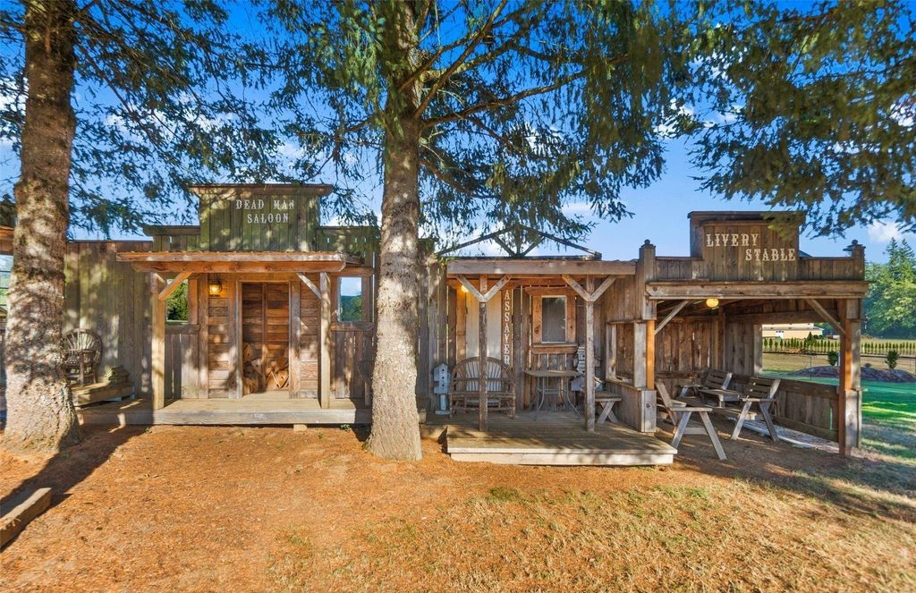 Silver Creek's $2.9 Million Gem: Where Luxury Living Meets Equestrian Excellence and Outdoor Entertainment