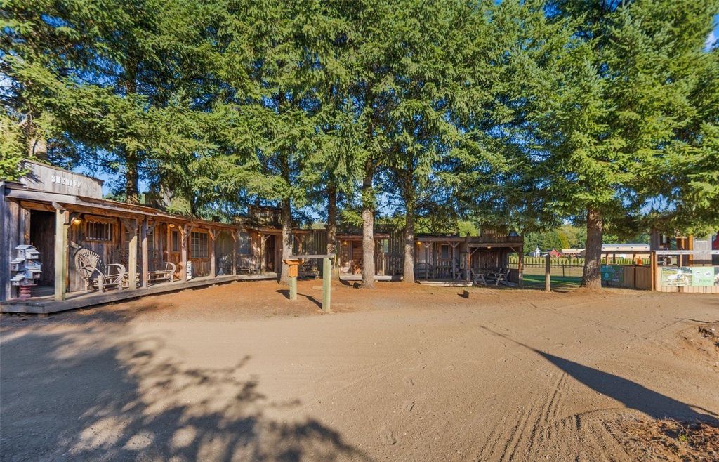 Silver Creek's $2.9 Million Gem: Where Luxury Living Meets Equestrian Excellence and Outdoor Entertainment
