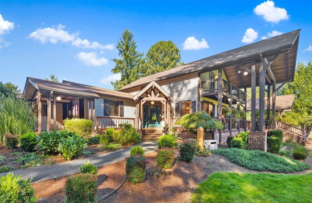 Silver Creek's $2.9 Million Gem: Where Luxury Living Meets Equestrian Excellence and Outdoor Entertainment