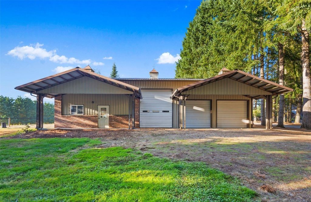 Silver Creek's $2.9 Million Gem: Where Luxury Living Meets Equestrian Excellence and Outdoor Entertainment