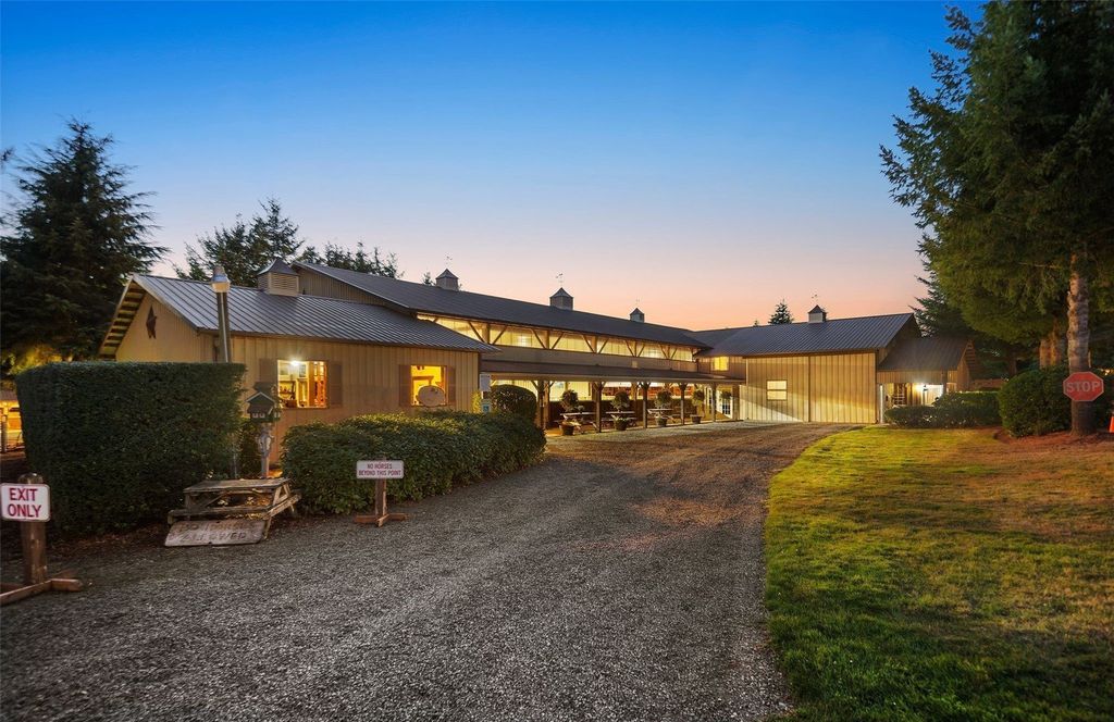 Silver Creek's $2.9 Million Gem: Where Luxury Living Meets Equestrian Excellence and Outdoor Entertainment
