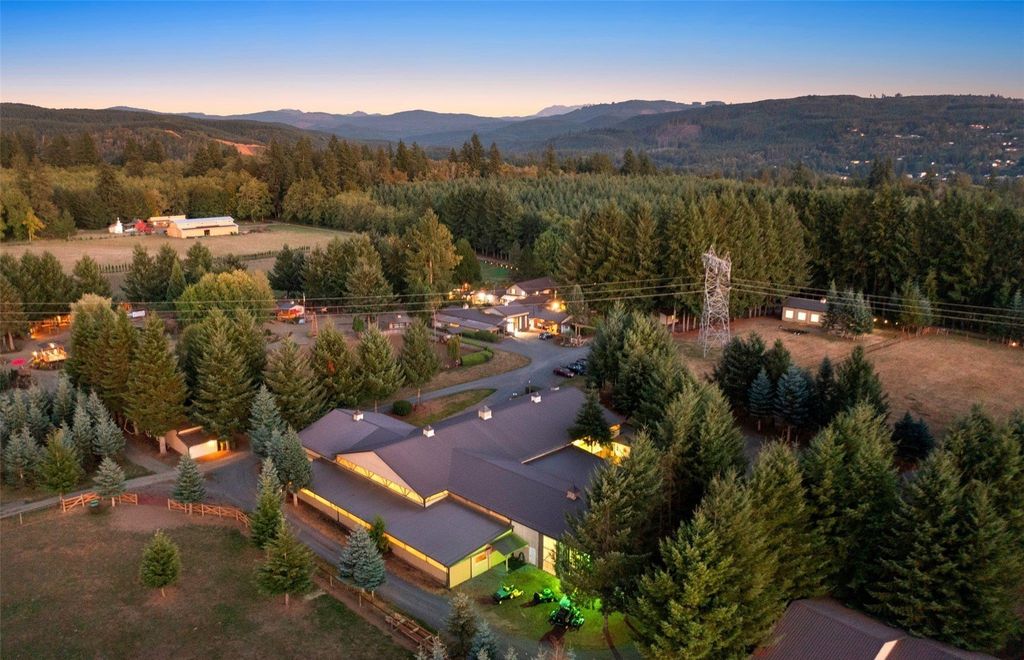 Silver Creek's $2.9 Million Gem: Where Luxury Living Meets Equestrian Excellence and Outdoor Entertainment