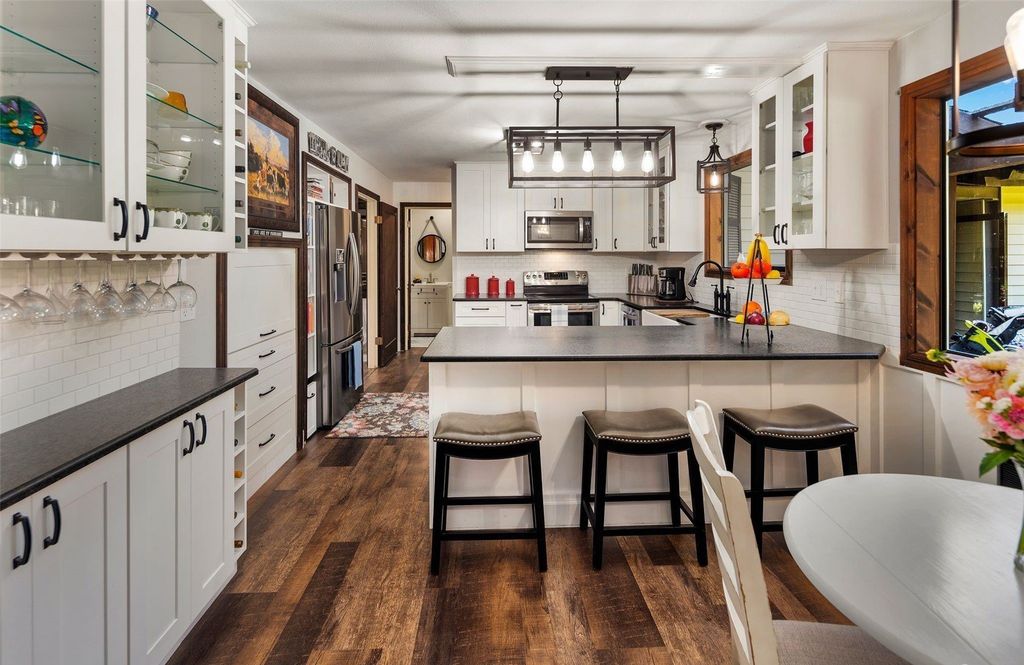 Silver Creek's $2.9 Million Gem: Where Luxury Living Meets Equestrian Excellence and Outdoor Entertainment