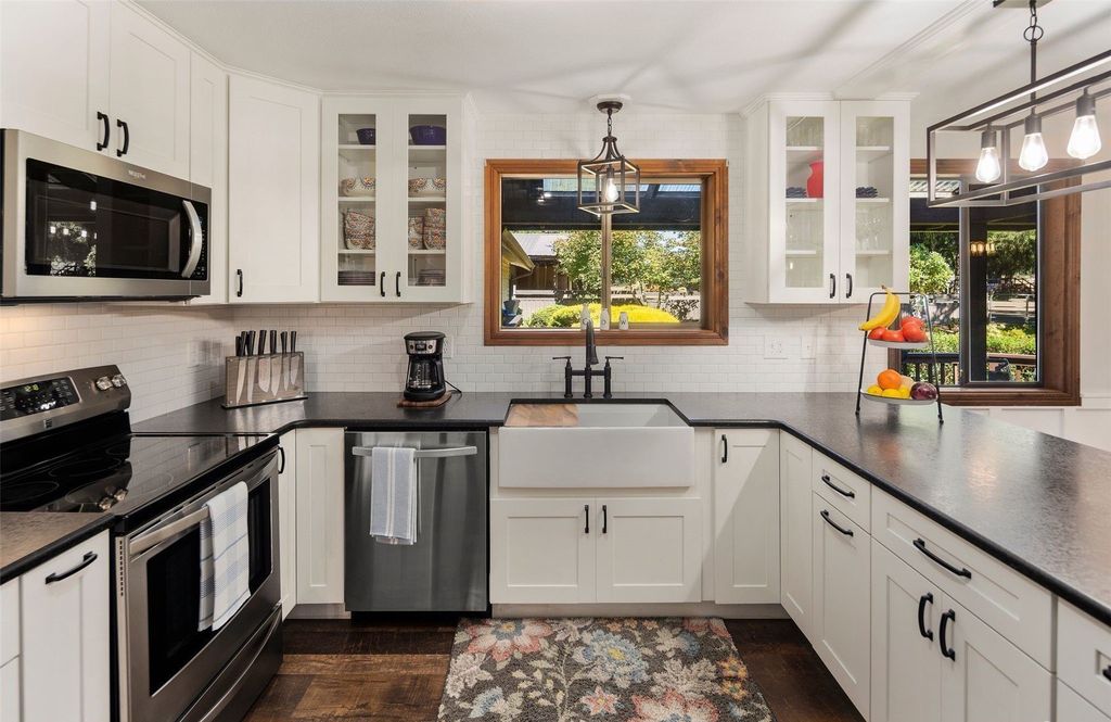 Silver Creek's $2.9 Million Gem: Where Luxury Living Meets Equestrian Excellence and Outdoor Entertainment