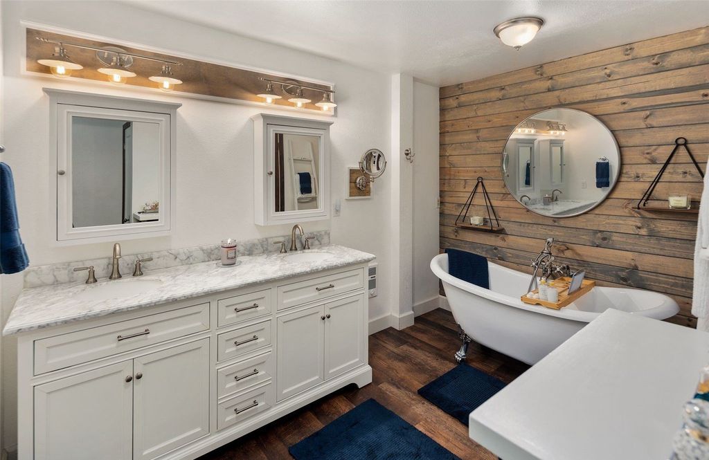 Silver Creek's $2.9 Million Gem: Where Luxury Living Meets Equestrian Excellence and Outdoor Entertainment